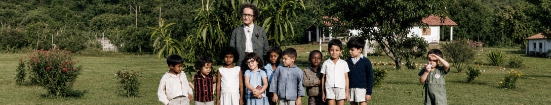 Helena Antipoff com crianças